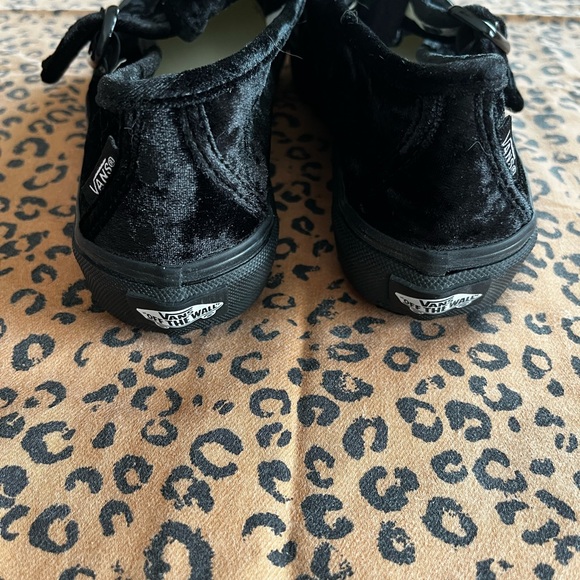 Vans Style 93 Mary Jane Women Size 6 Black Velvet T-Strap Buckle Shoes - Picture 4 of 6